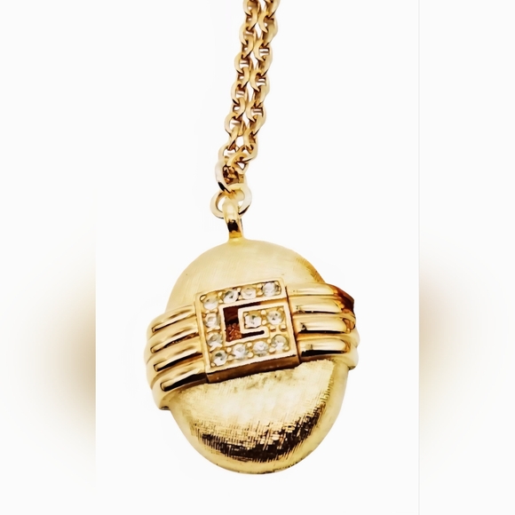 Like to be notified when I go live Luxury Designer Shows - Picture 6 of 15